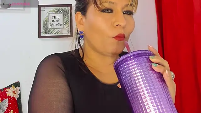 Snapshot of Victoria_Caruso chatting on 12.28.24 Victoria Caruso online show from 12.28.24