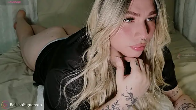 Snapshot of IsabellaFigueredo__ chatting on 10.29.25 IsabellaFigueredo online show from 10.29.25