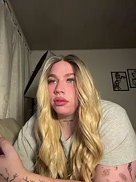 Snapshot of IsabellaFigueredo__ chatting on 11.04.25 IsabellaFigueredo online show from 11.04.25