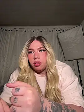 Snapshot of IsabellaFigueredo__ chatting on 11.05.25 IsabellaFigueredo online show from 11.05.25