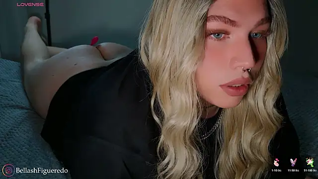 Snapshot of IsabellaFigueredo__ chatting on 11.18.25 IsabellaFigueredo online show from 11.18.25