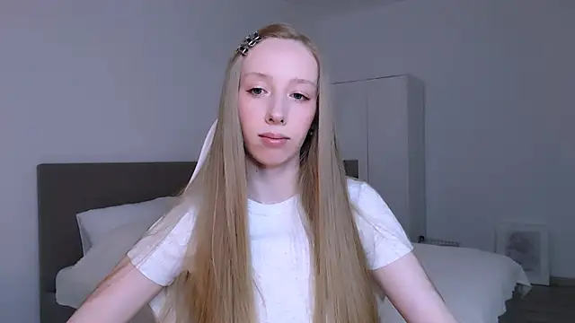 Snapshot of Luna_insniity chatting on 02.25.26 Luna insniity online show from 02.25.26