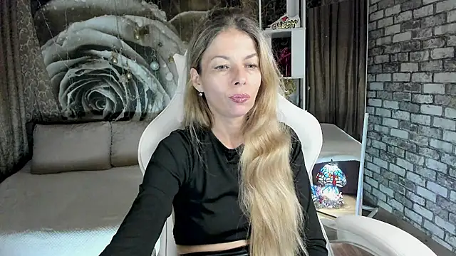 Eva Melow online show from 04.04.26