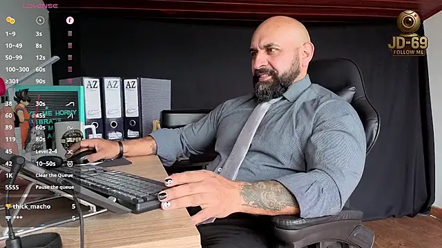 Snapshot of JD-69 chatting on 10.27.25 JD-69 online show from 10.27.25