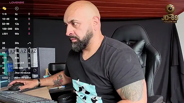 Snapshot of JD-69 chatting on 11.06.25 JD-69 online show from 11.06.25