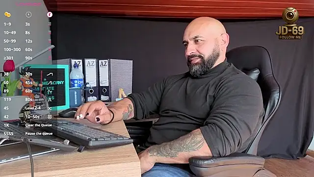 Snapshot of JD-69 chatting on 11.11.25 JD-69 online show from 11.11.25