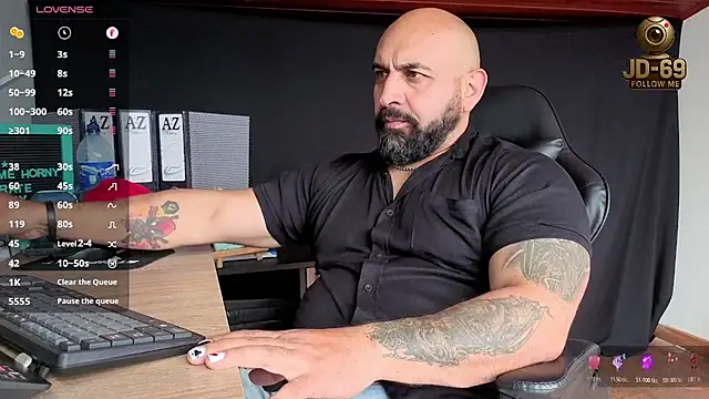 Snapshot of JD-69 chatting on 11.13.25 JD-69 online show from 11.13.25