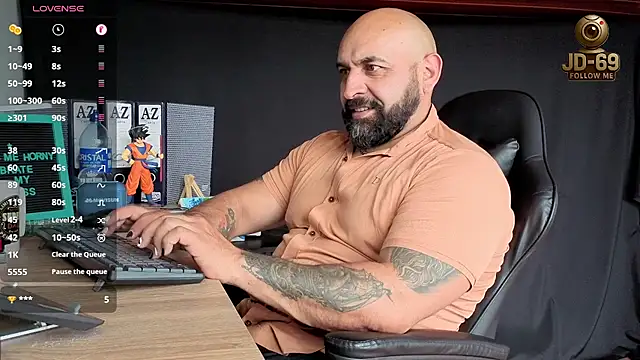 Snapshot of JD-69 chatting on 11.19.25 JD-69 online show from 11.19.25