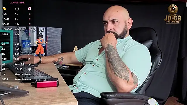 Snapshot of JD-69 chatting on 11.20.25 JD-69 online show from 11.20.25