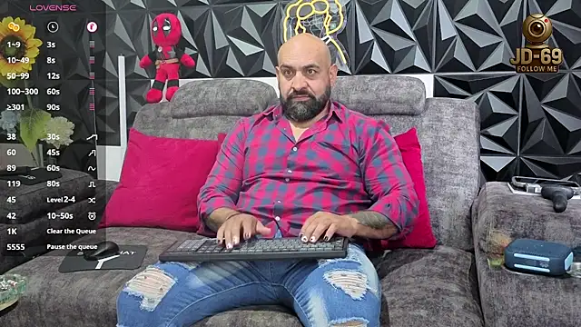 Snapshot of JD-69 chatting on 11.25.25 JD-69 online show from 11.25.25