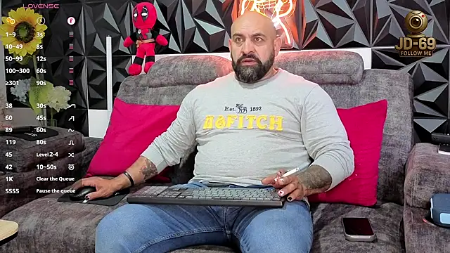 Snapshot of JD-69 chatting on 11.27.25 JD-69 online show from 11.27.25