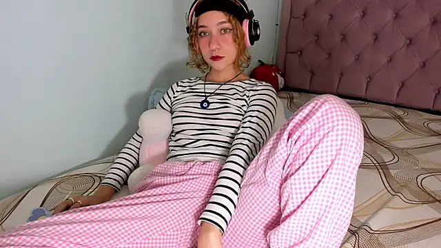 any 21hot online show from 12.30.24