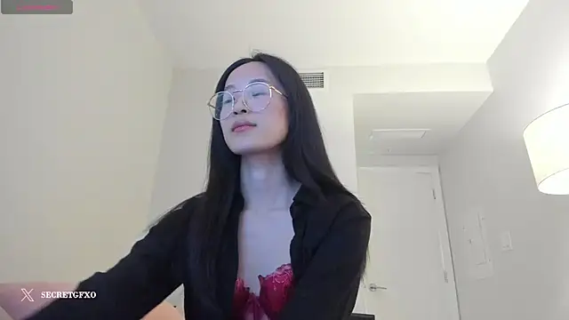 Snapshot of secretgirlfriendxo chatting on 12.21.24 secretgirlfriendxo online show from 12.21.24