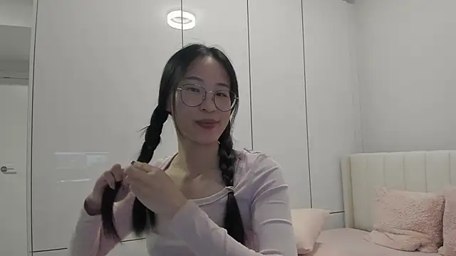 Snapshot of secretgirlfriendxo chatting on 12.17.25 secretgirlfriendxo online show from 12.17.25