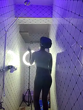 Snapshot of Enkarxx chatting on 02.16.25 Enkarxx online show from 02.16.25