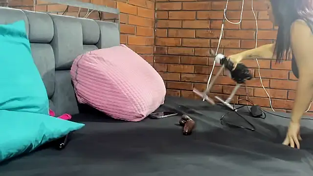 Couple Gold69 online show from 10.23.25