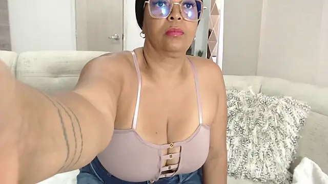 AmbarSofhia online show from 10.22.25