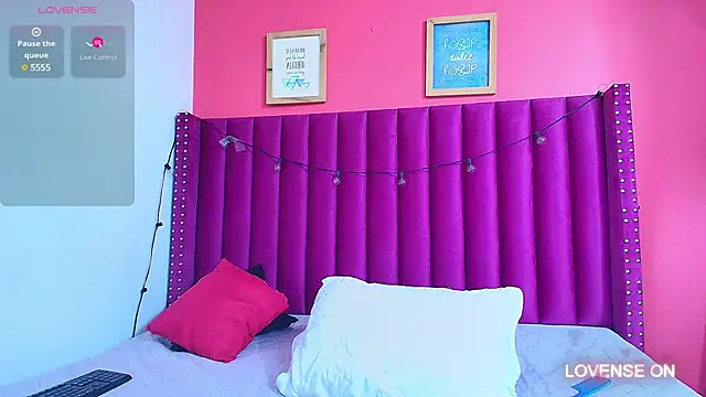 littlee emilyy  online show from 12.12.24