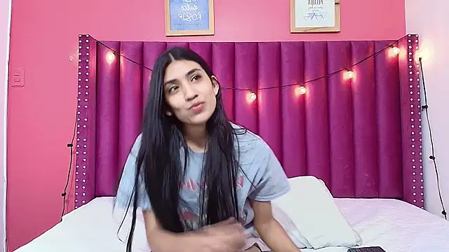 littlee emilyy  online show from 01.22.25