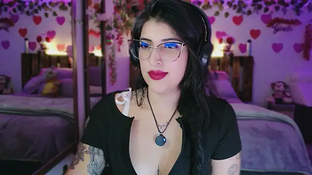 Snapshot of azahar__ziiz chatting on 05.21.26 azahar ziiz online show from 05.21.26