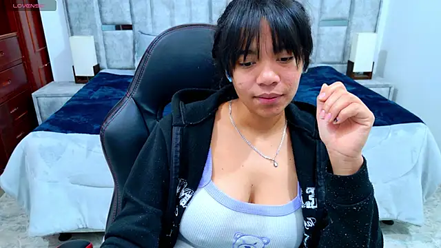 Snapshot of laureentt_ chatting on 02.03.26 laureentt online show from 02.03.26