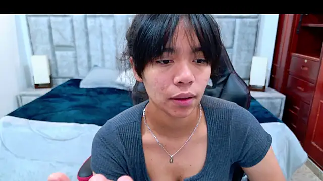 Snapshot of laureentt_ chatting on 02.07.26 laureentt online show from 02.07.26