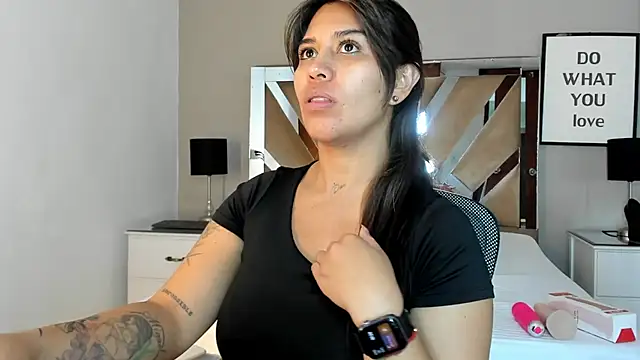 sharlott18 online show from 12.18.24