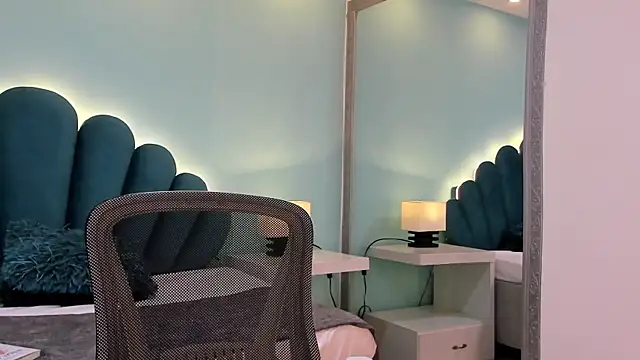 sharlott18 online show from 10.10.25