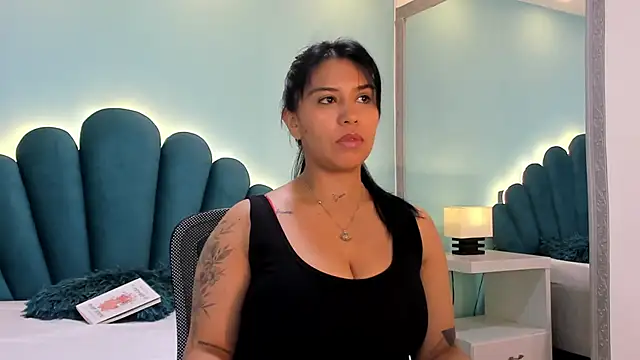 sharlott18 online show from 10.20.25