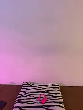 Felicia smok3 online show from 10.31.25