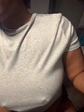 Snapshot of SweetHoneyBunz chatting on 09.26.25 SweetHoneyBunz online show from 09.26.25