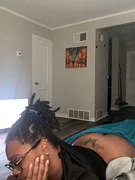 Snapshot of SweetHoneyBunz chatting on 10.28.25 SweetHoneyBunz online show from 10.28.25