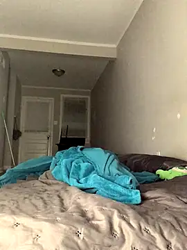 Snapshot of SweetHoneyBunz chatting on 10.29.25 SweetHoneyBunz online show from 10.29.25