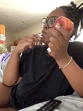 Snapshot of SweetHoneyBunz chatting on 11.27.25 SweetHoneyBunz online show from 11.27.25