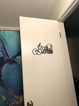 Snapshot of SweetHoneyBunz chatting on 12.16.25 SweetHoneyBunz online show from 12.16.25