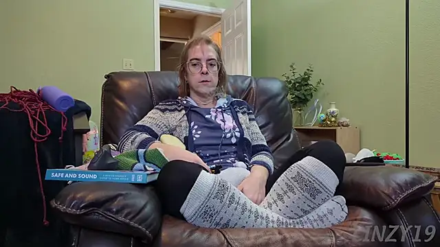 Linzy 19 online show from 01.13.25