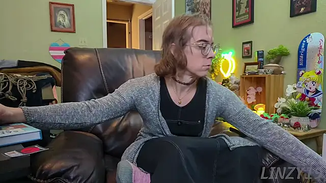 Linzy 19 online show from 01.14.25