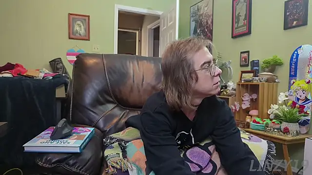 Linzy 19 online show from 01.21.25