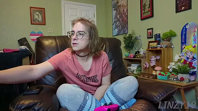 Linzy 19 online show from 01.25.25