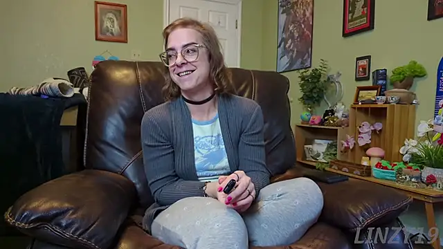 Linzy 19 online show from 01.30.25