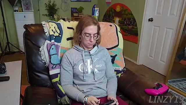 Linzy 19 online show from 02.12.25