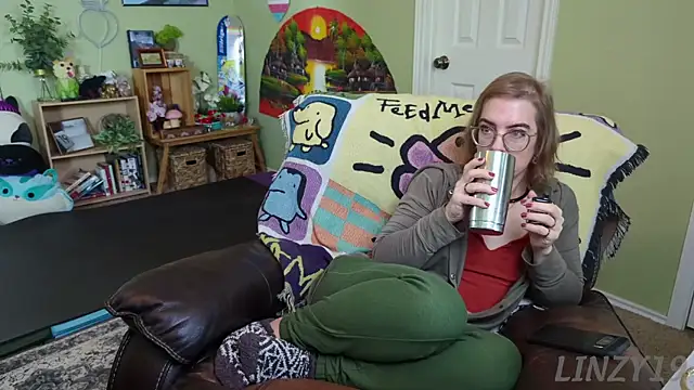 Linzy 19 online show from 02.13.25