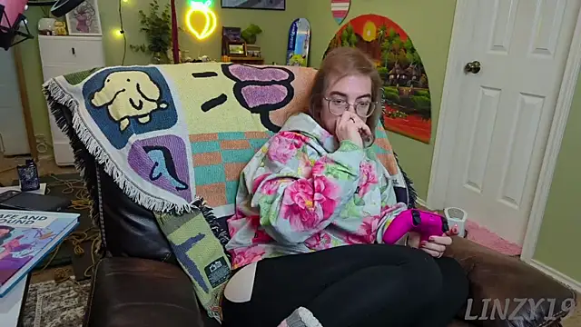 Linzy 19 online show from 02.19.25