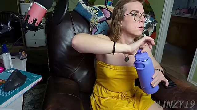 Linzy 19 online show from 03.01.25