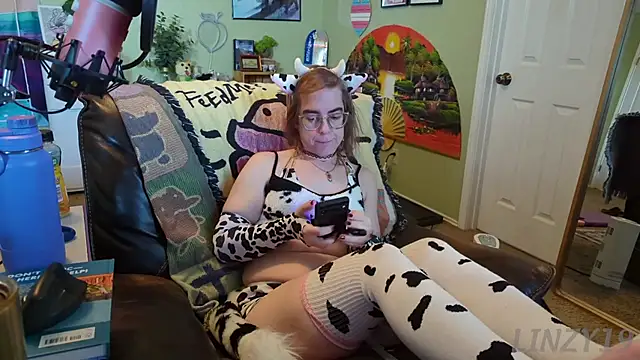 Linzy 19 online show from 03.13.25