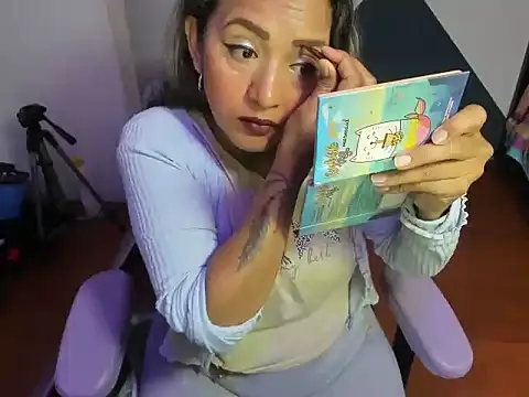 Snapshot of daleska_ayala_1 chatting on 10.13.25 daleska ayala 1 online show from 10.13.25