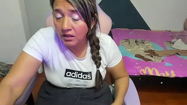 Snapshot of daleska_ayala_1 chatting on 10.21.25 daleska ayala 1 online show from 10.21.25