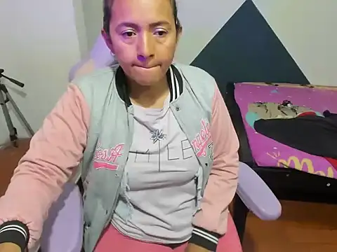 Snapshot of daleska_ayala_1 chatting on 10.28.25 daleska ayala 1 online show from 10.28.25