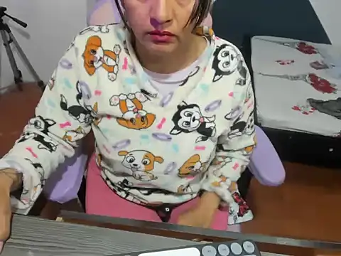 Snapshot of daleska_ayala_1 chatting on 10.30.25 daleska ayala 1 online show from 10.30.25