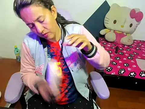 Snapshot of daleska_ayala_1 chatting on 11.06.25 daleska ayala 1 online show from 11.06.25